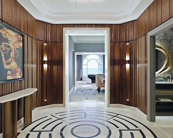 Egyptian cotton sheets, premium bedding, down comforters, pillowtop beds at The Venetian Resort Las Vegas