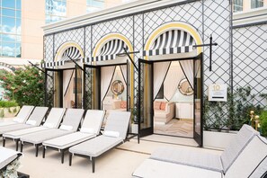 4 outdoor pools, pool cabanas (surcharge), pool umbrellas - The Venetian Resort Las Vegas (Las Vegas)