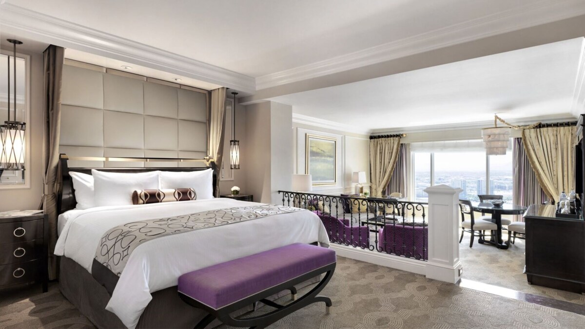 Egyptian cotton sheets, premium bedding, down comforters, pillowtop beds