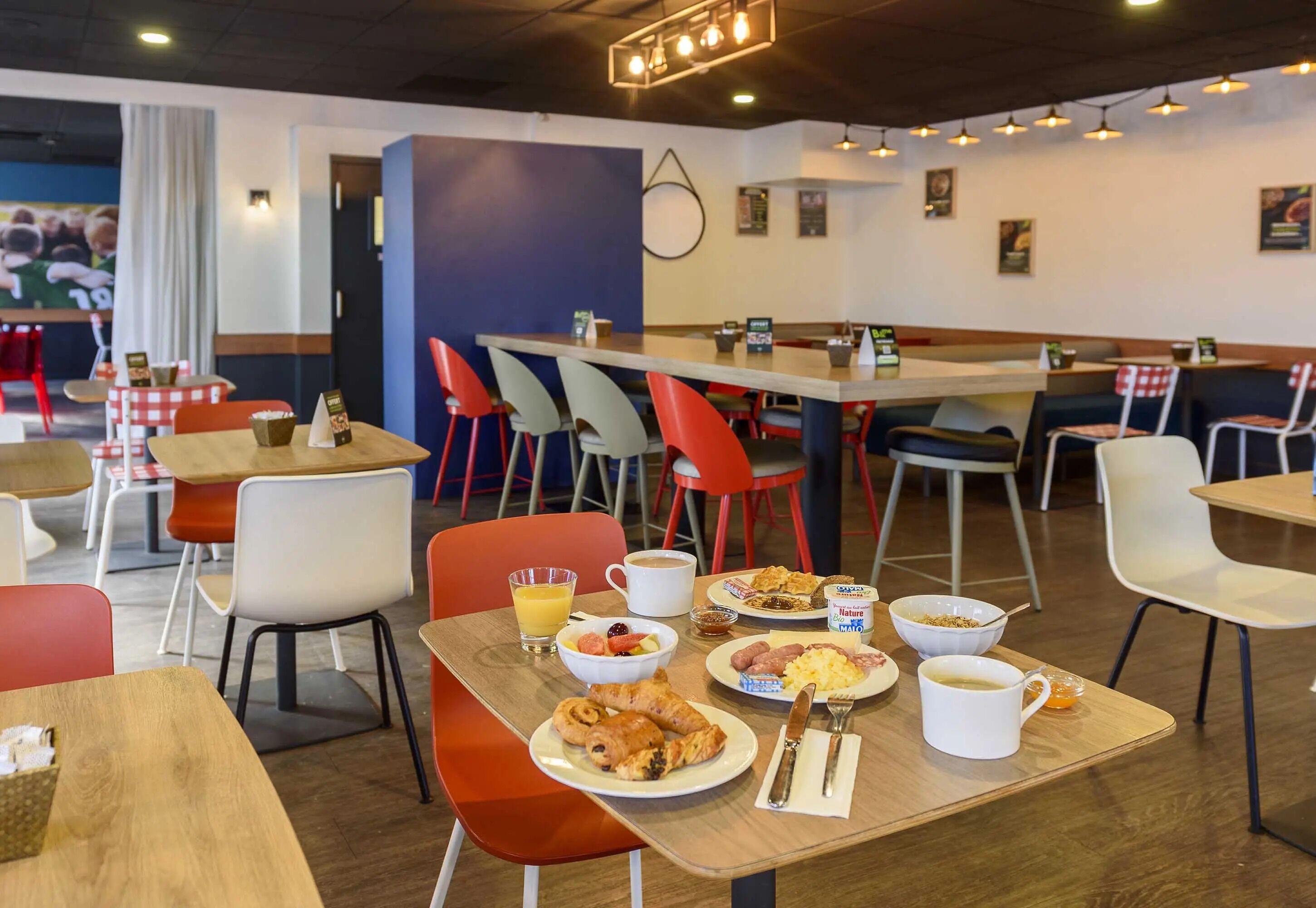 Daily buffet breakfast for a fee