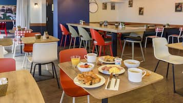 Daily buffet breakfast for a fee