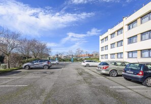Free self parking