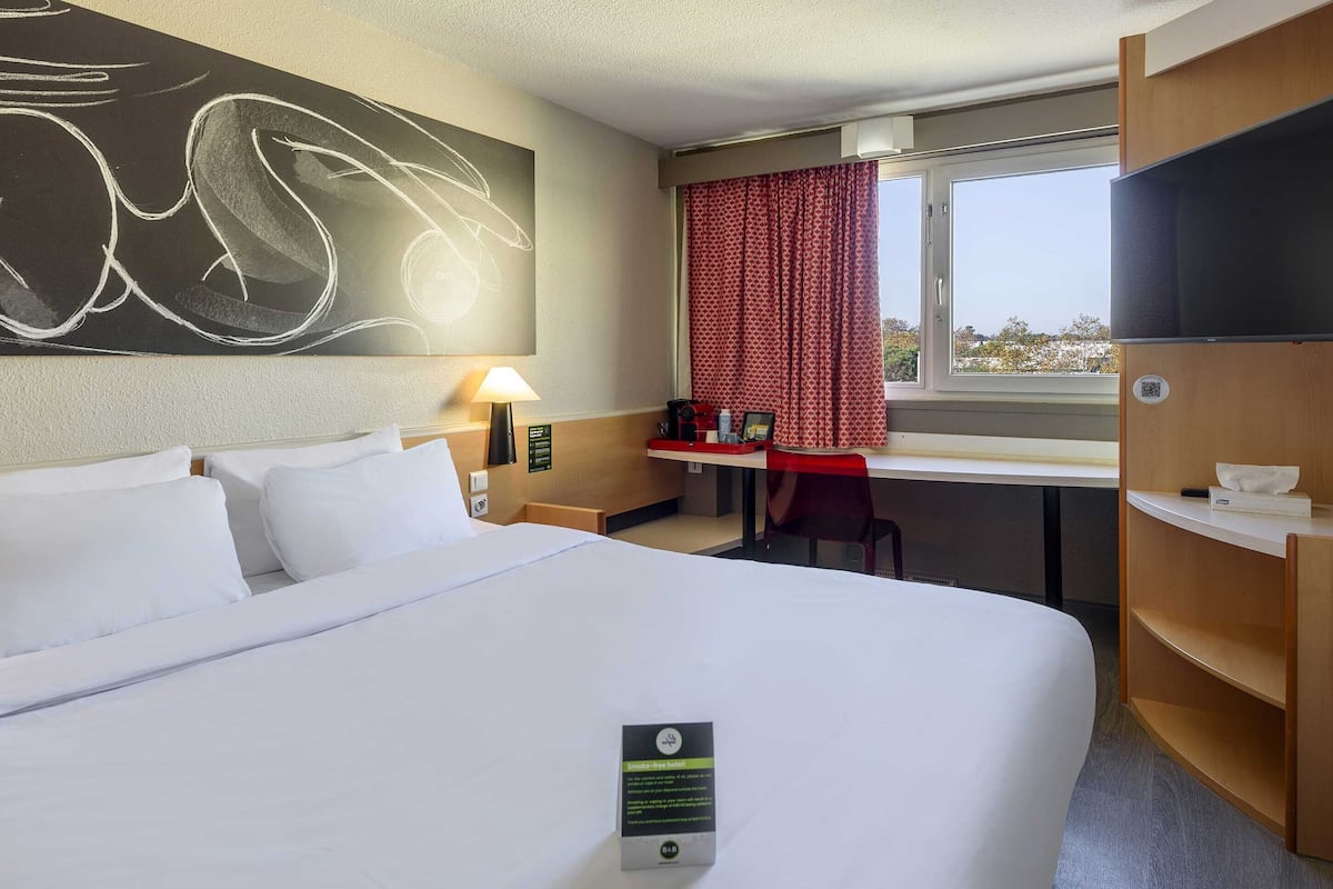 Premium bedding, desk, soundproofing, iron/ironing board