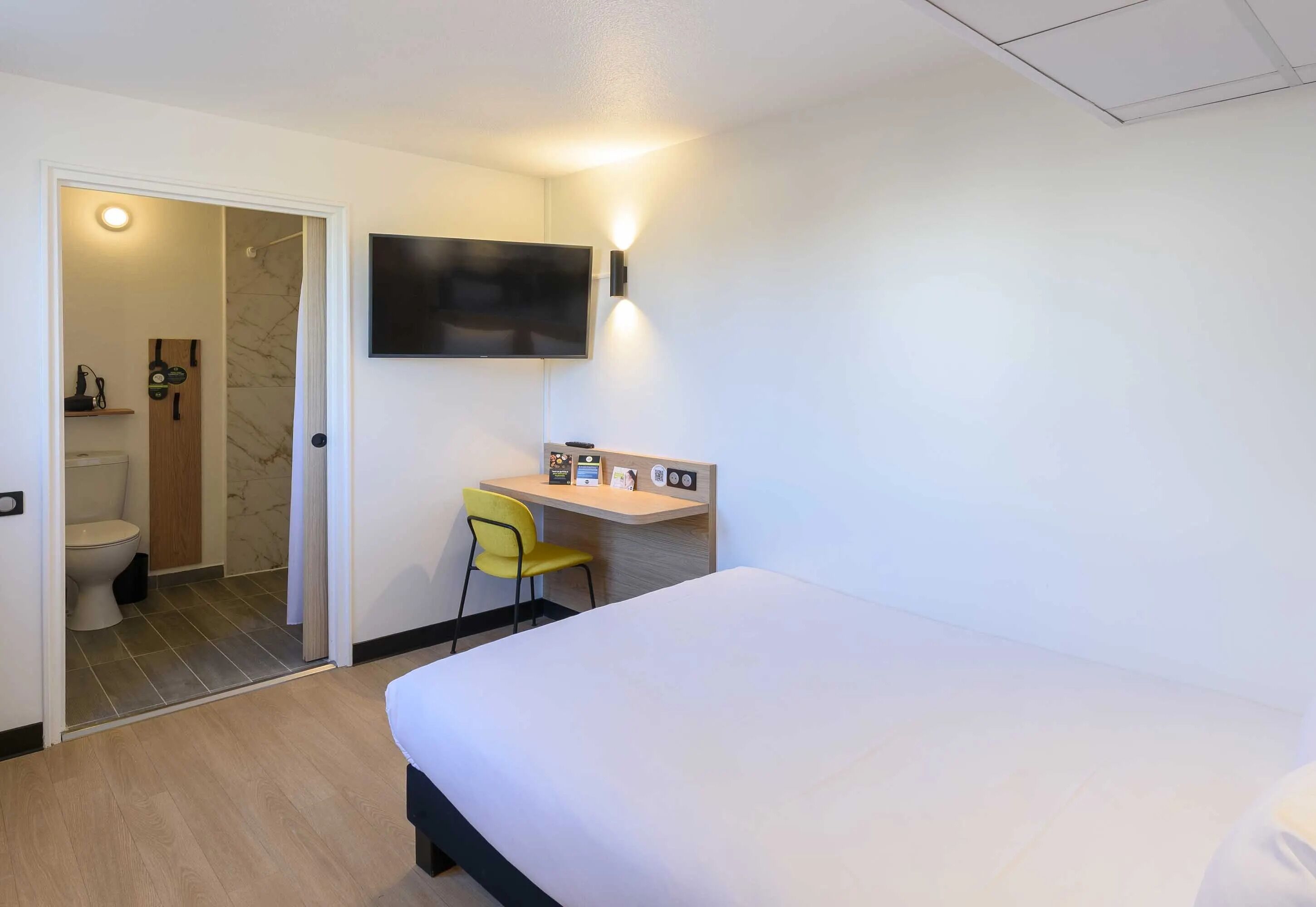 Standard Double Room, Mobility Accessible, Non Smoking | Premium bedding, desk, soundproofing, iron/ironing board