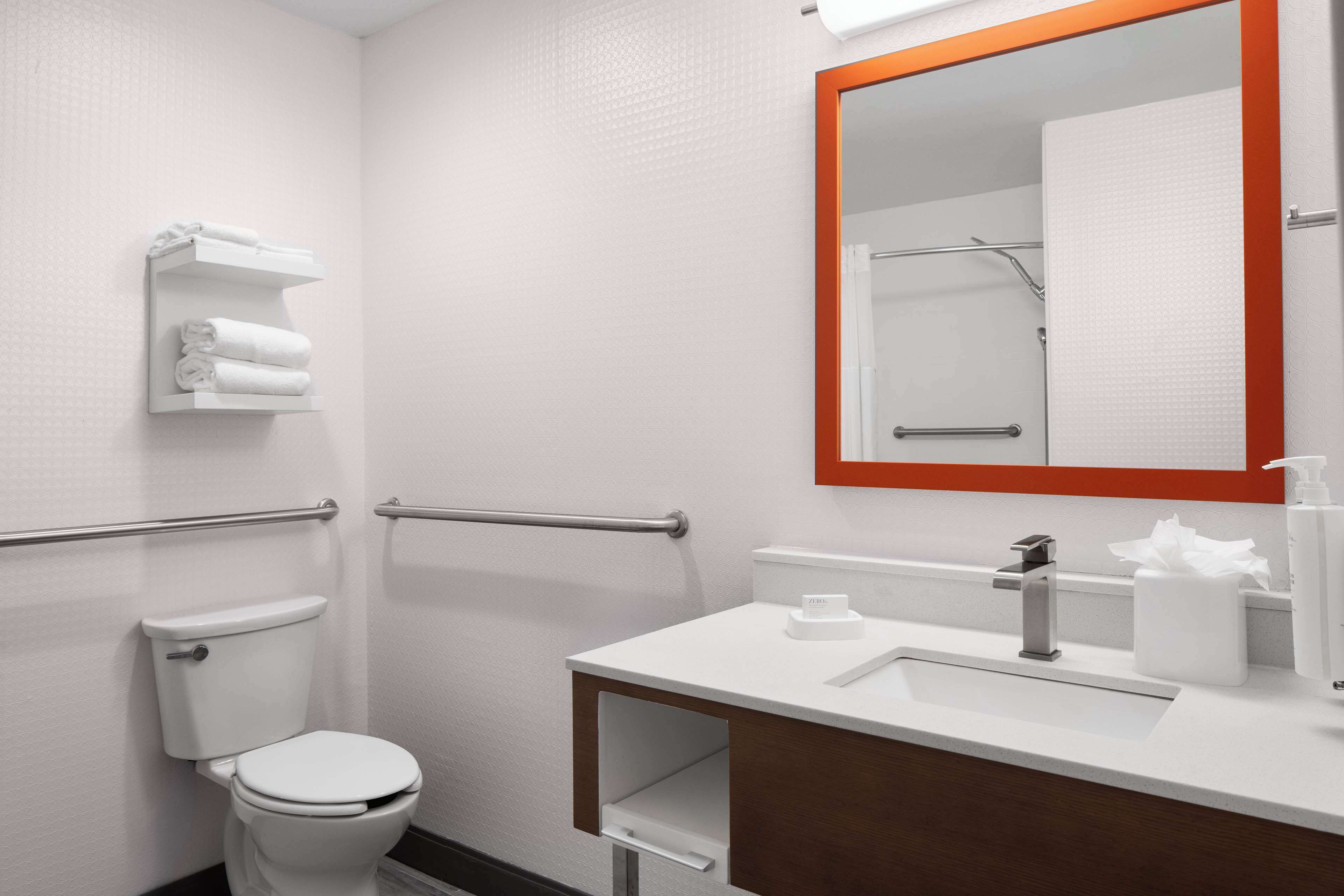 combined shower/bathtub, free toiletries, hair dryer, towels