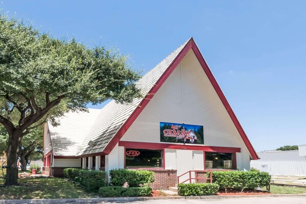 Exterior - Days Inn by Wyndham Austin South (Austin)