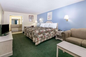 Pillow-top beds, desk, blackout curtains, iron/ironing board - Days Inn by Wyndham Austin South (Austin)