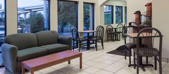 Days Inn by Wyndham Austin South
