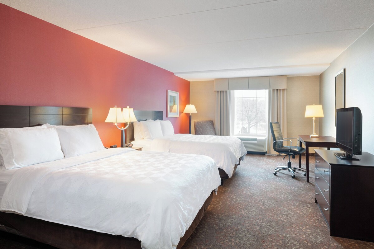 Standard Room, 2 Queen Beds | Premium bedding, pillowtop beds, in-room safe, desk