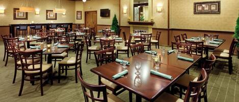 2 restaurants; breakfast, lunch, and dinner served