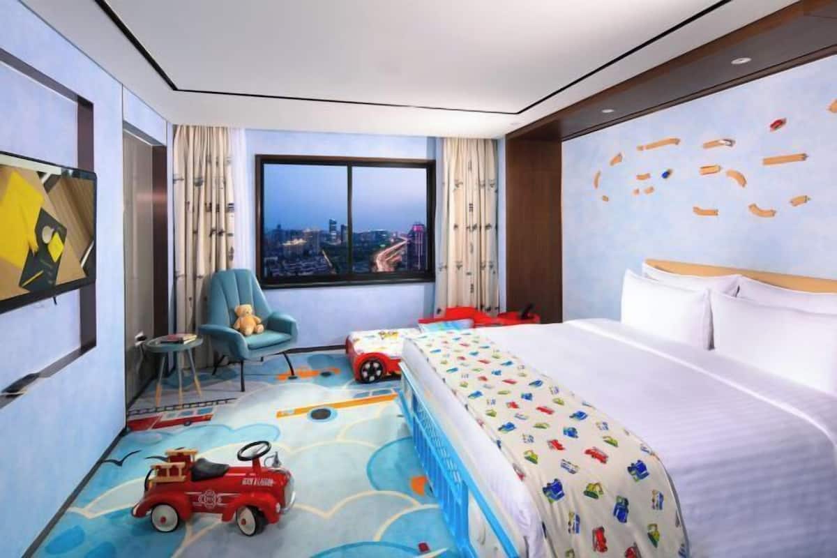 Minibar, in-room safe, blackout drapes, soundproofing