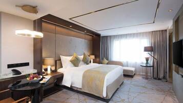 Minibar, caja de seguridad en la habitación y cortinas blackout