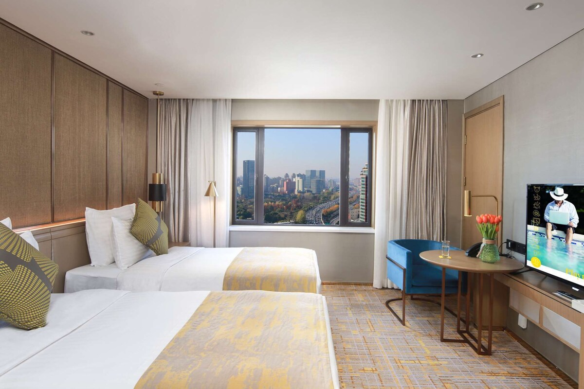Minibar, in-room safe, blackout drapes, soundproofing