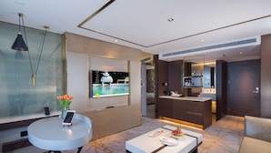 Minibar, in-room safe, blackout curtains, soundproofing - Golden Tulip Shanghai Rainbow (Shanghai)
