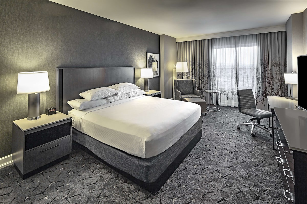 Premium bedding, in-room safe, desk, blackout curtains
