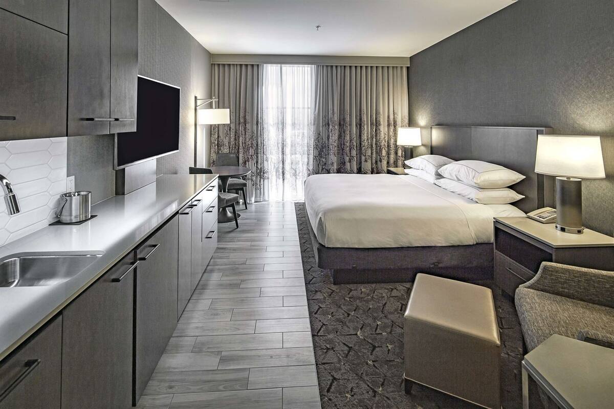 Premium bedding, in-room safe, desk, blackout drapes