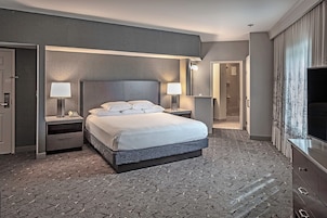 Premium bedding, in-room safe, desk, blackout drapes