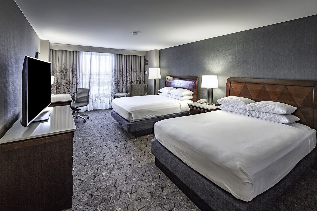 Premium bedding, in-room safe, desk, blackout curtains