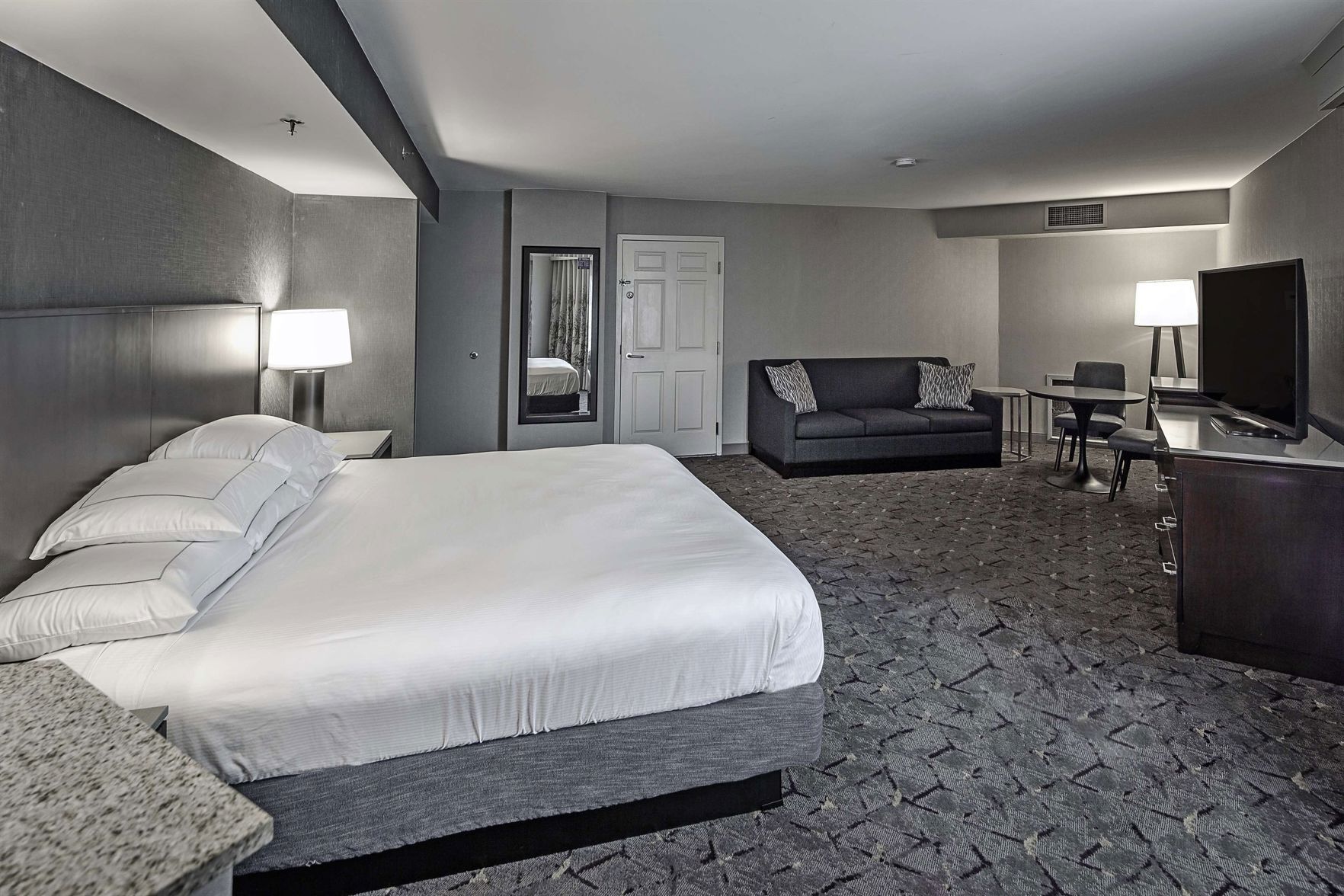 Premium bedding, in-room safe, desk, blackout drapes
