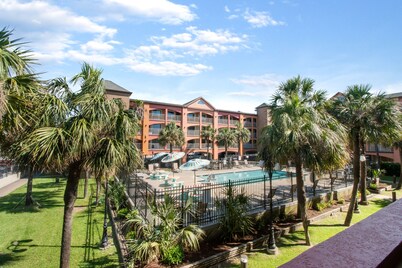 Beachfront Palms Hotel Galveston