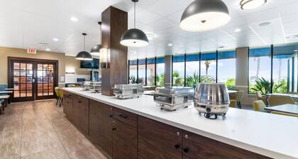 Clarion Pointe Galveston - Beachfront