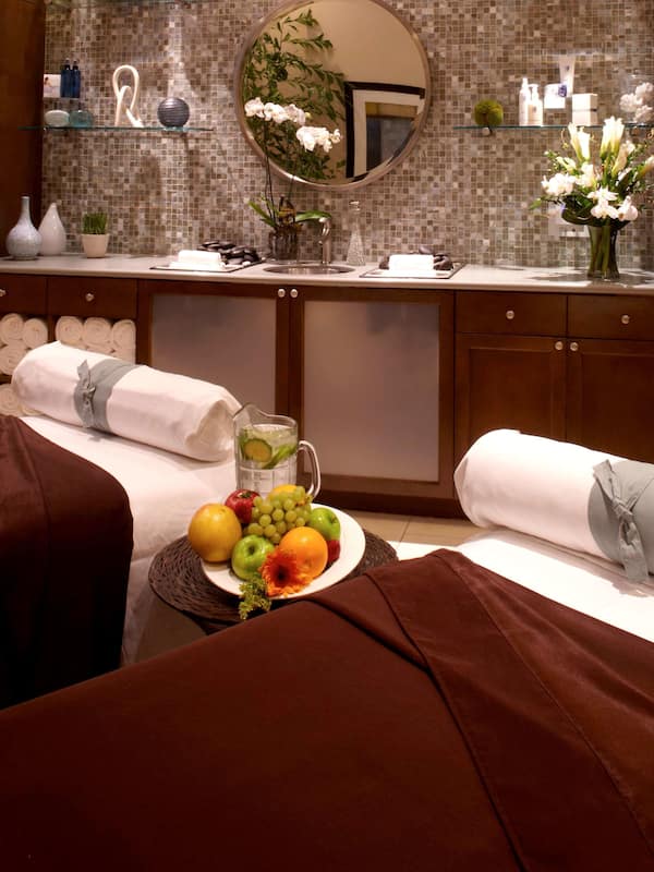 Couples treatment rooms, hot tub, body treatments, aromatherapy