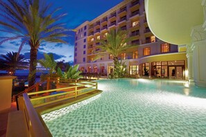 Outdoor pool, cabanas (surcharge) - Sandpearl Resort (Clearwater Beach)