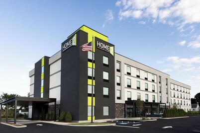 Hotels near East Haven Airport: HVN Airport Hotels with Free 