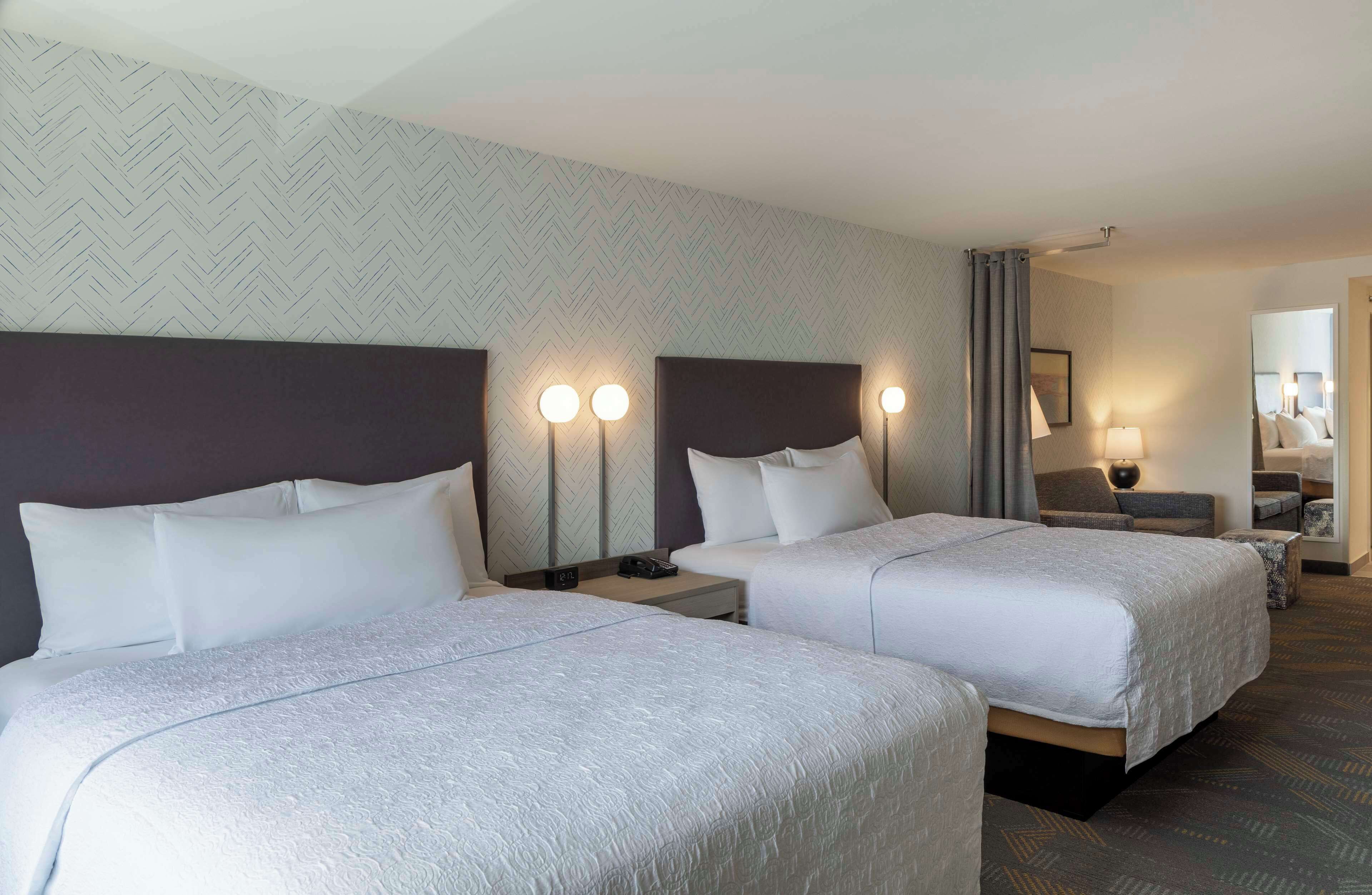 Escritorio y espacio para trabajar con laptop 