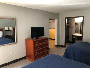 Desk, laptop workspace, soundproofing, iron/ironing board - Springfield Inn TN (Springfield)