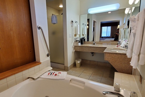 Studio Suite, 1 King Bed, Non Smoking | Bathroom | Hair dryer, towels