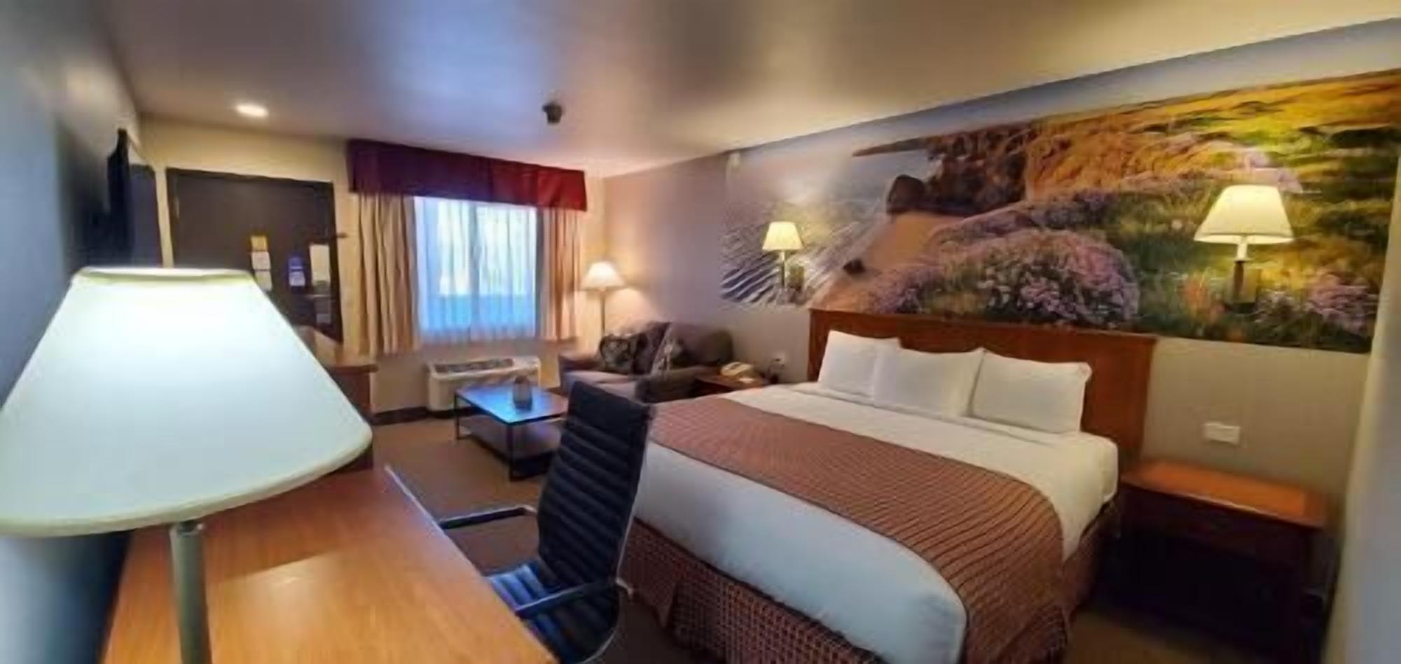 Tabla de planchar con plancha, wifi gratis y ropa de cama 