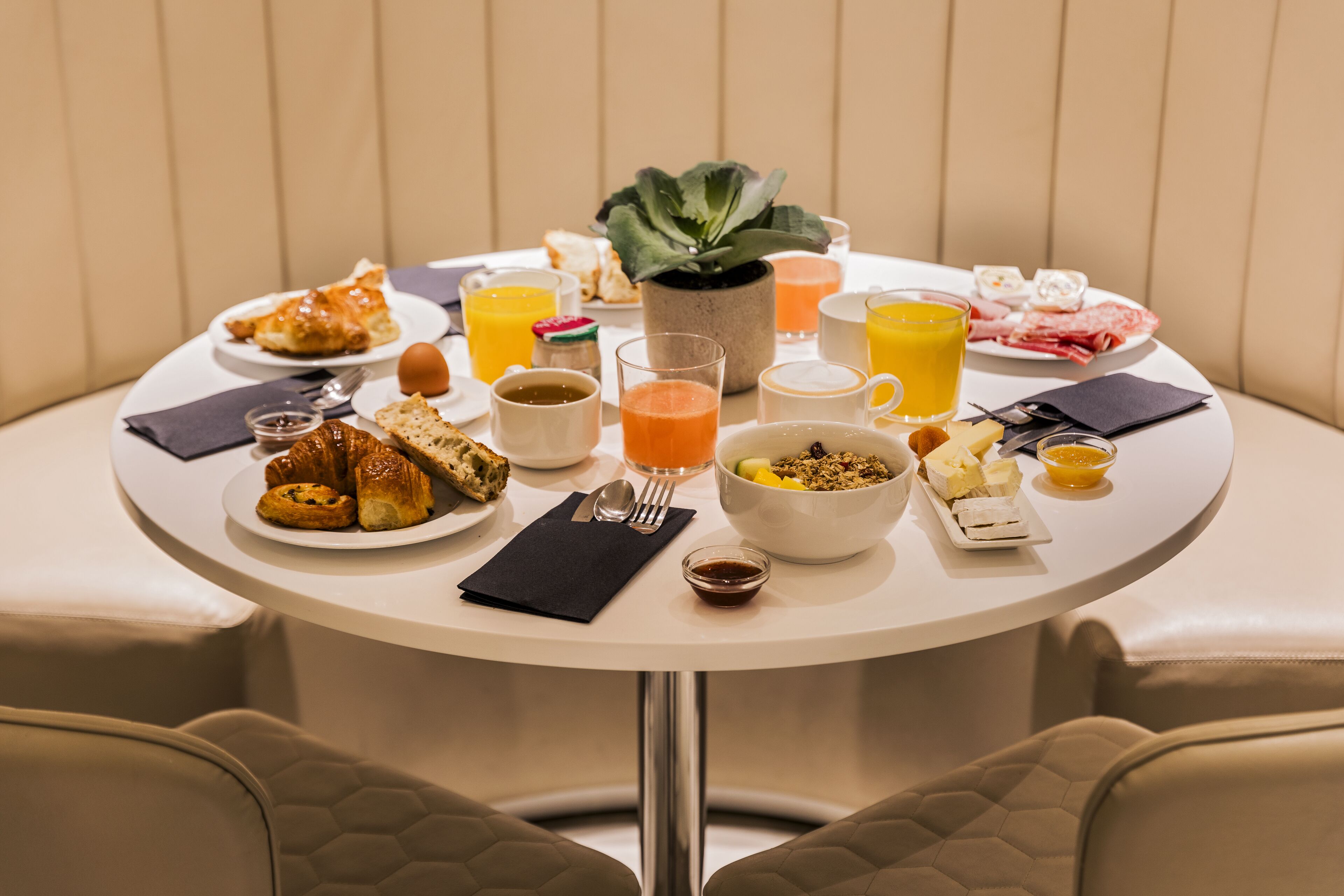 daily buffet breakfast (eur 15 per person)