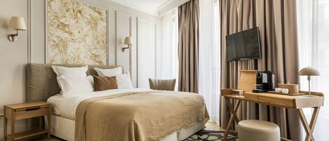 Family Stüdyo Süit (Suite Junior) | Kaliteli yatak takımı, odada kasa, masa, güneşlik/perde