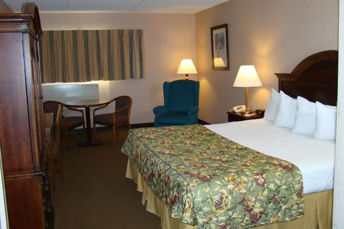 Desk, iron/ironing board, free cribs/infant beds, free WiFi