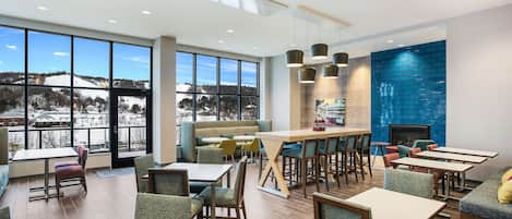 Buffet déjeuner gratuit tous les jours