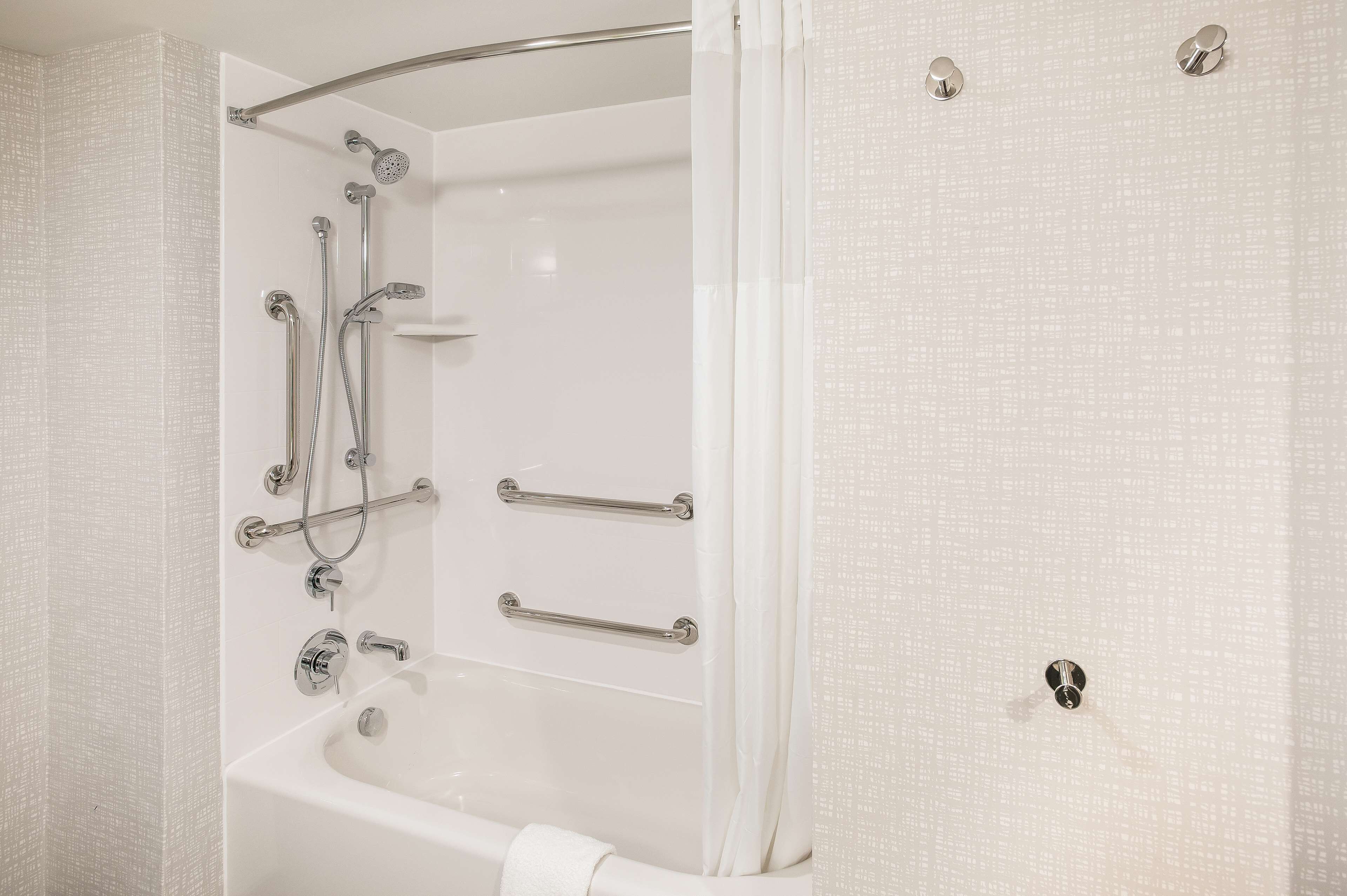 combined shower/bathtub, deep-soaking bathtub, free toiletries