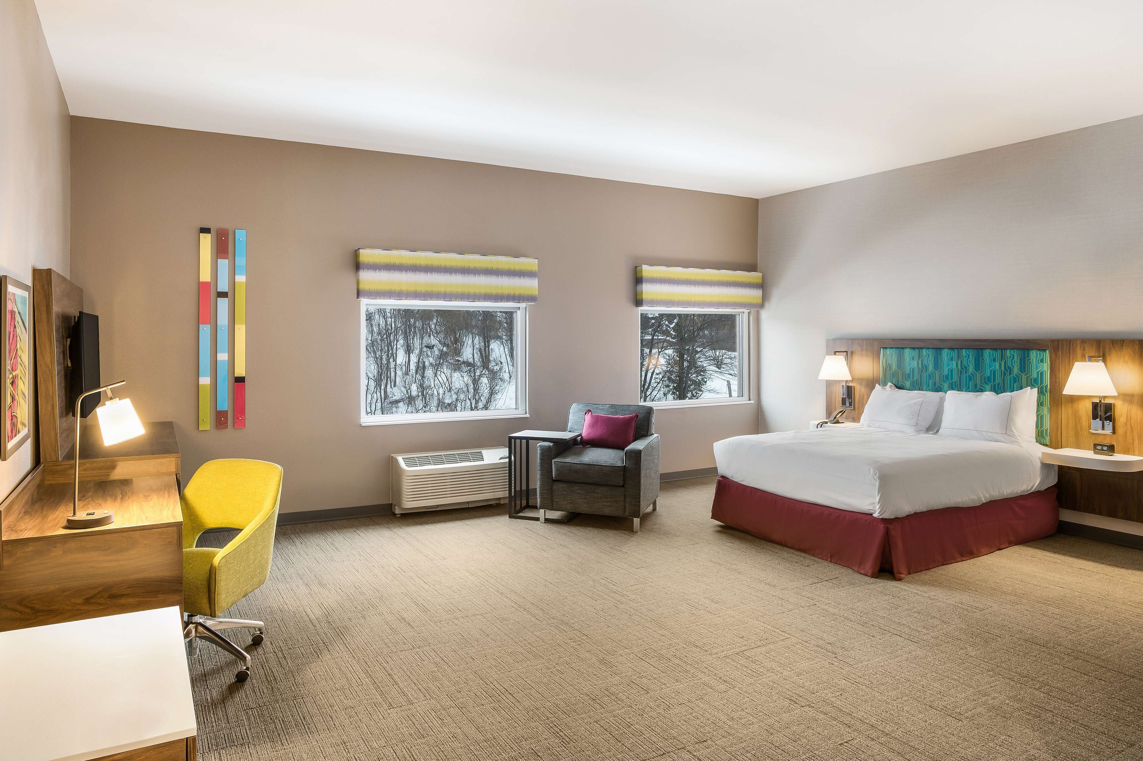 studio, 1 queen bed, accessible, bathtub (mobility & hearing) | desk, iron/ironing board, free cots/infant beds, free wifi