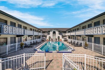 Outdoor pool at Quality Inn & Suites Altamonte Springs Orlando-North