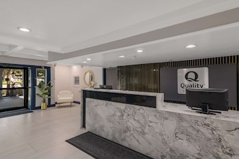 Hotel entrance and lobby at Quality Inn & Suites Altamonte Springs Orlando-North
