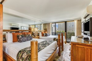 Caja de seguridad en la habitación y escritorio 