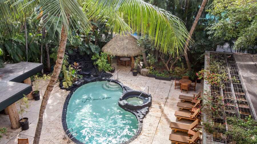 Castle Bamboo Waikīkī Hotel