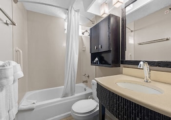 Suite, 1 Bedroom, Kitchen, City View | In-room safe, desk, blackout drapes, soundproofing at Castle Bamboo Waikiki Hotel