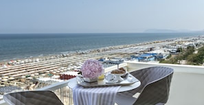 Outdoor dining - Hotel Abner's (Riccione)