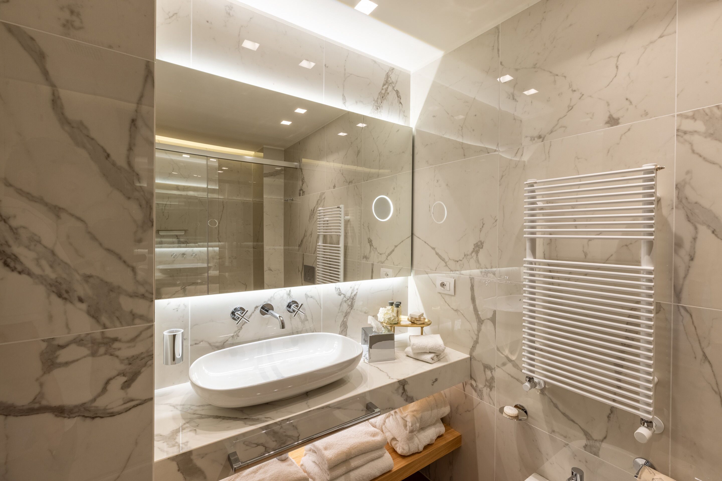 executive double room, partial sea view | bathroom | combined shower/bathtub, eco-friendly toiletries, hair dryer, bidet