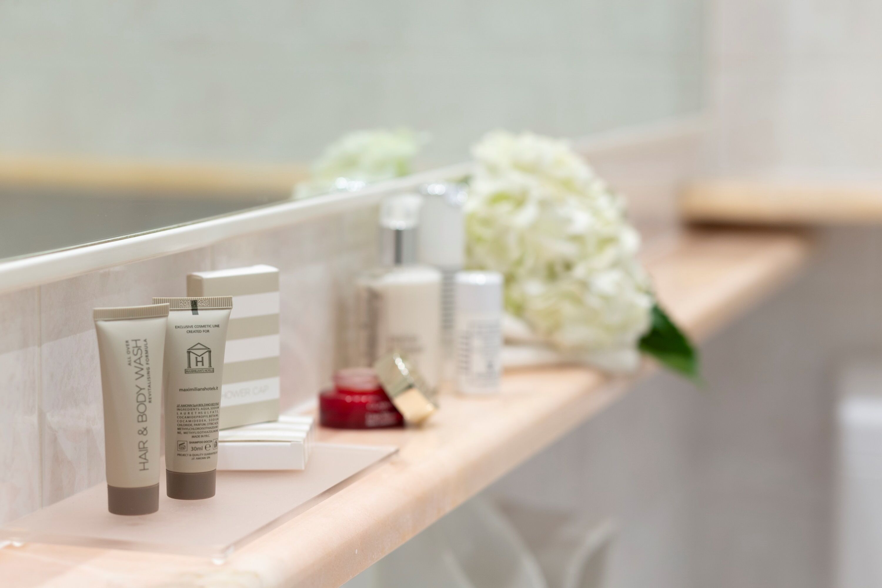 combined shower/bathtub, eco-friendly toiletries, hair dryer, bidet