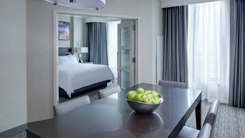 1 bedroom, premium bedding, in-room safe, desk