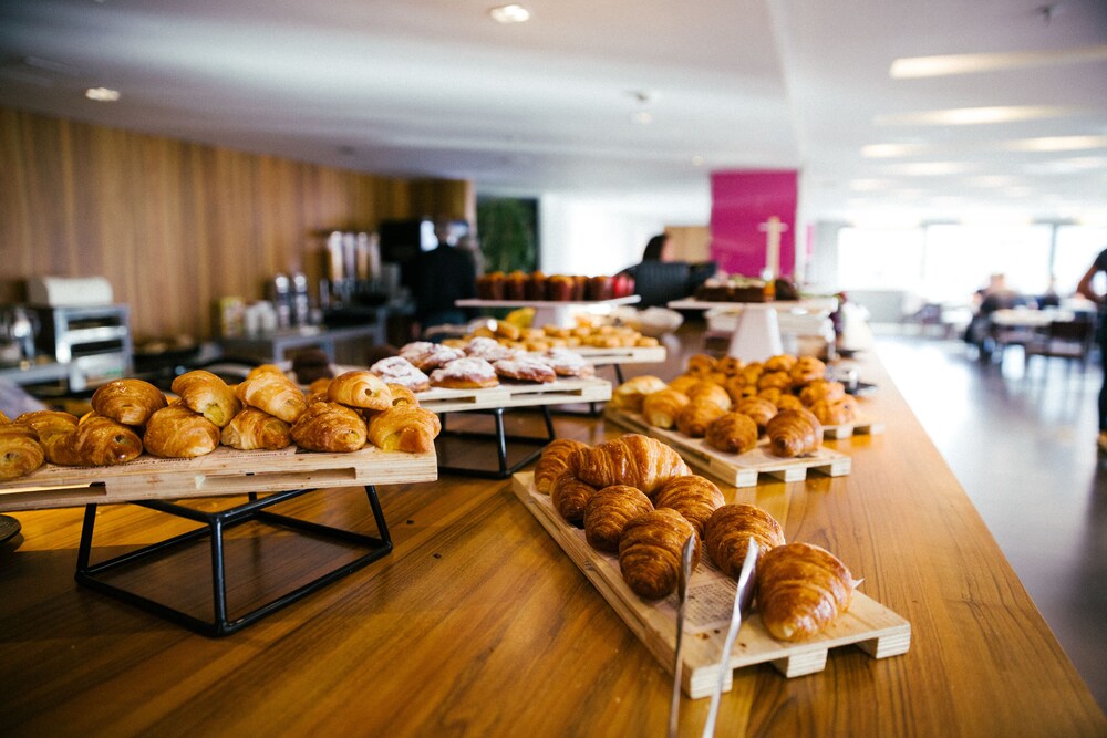 Expo Hotel Barcelona - 8