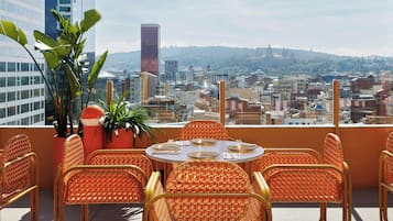 2 restaurants, lunch, dinner served; Mediterranean cuisine