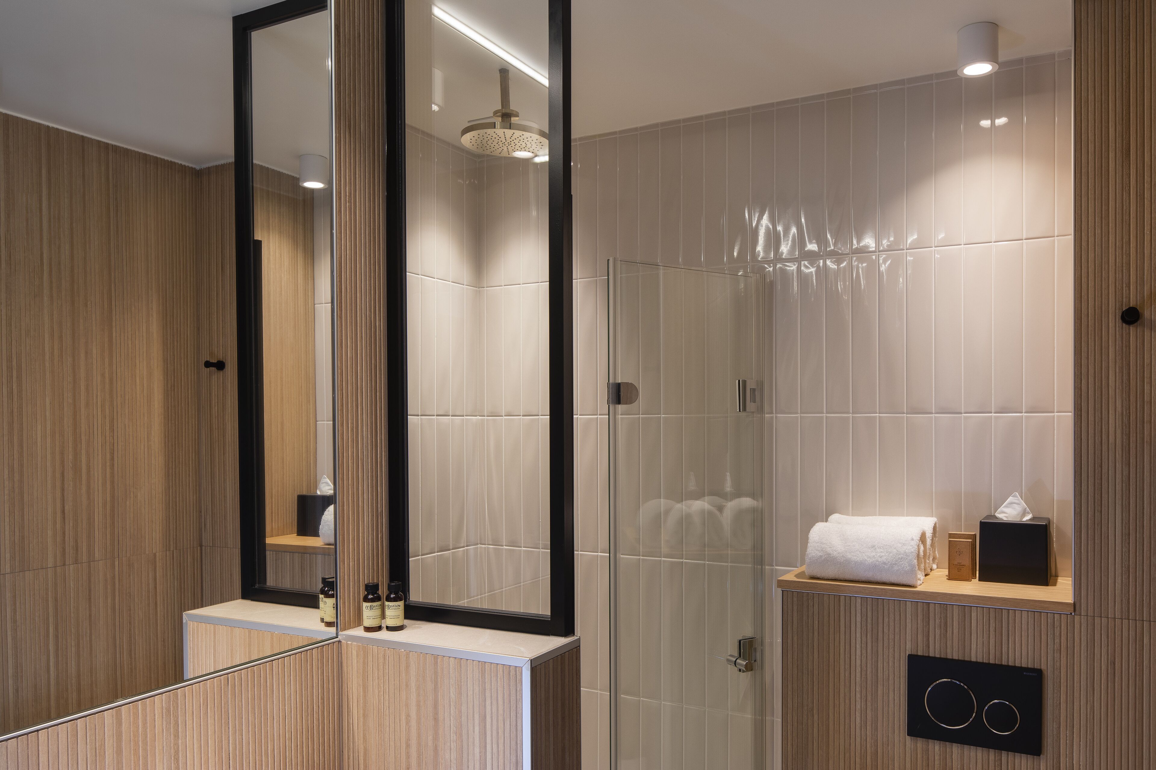 classic double room | bathroom | free toiletries, hair dryer, towels, soap